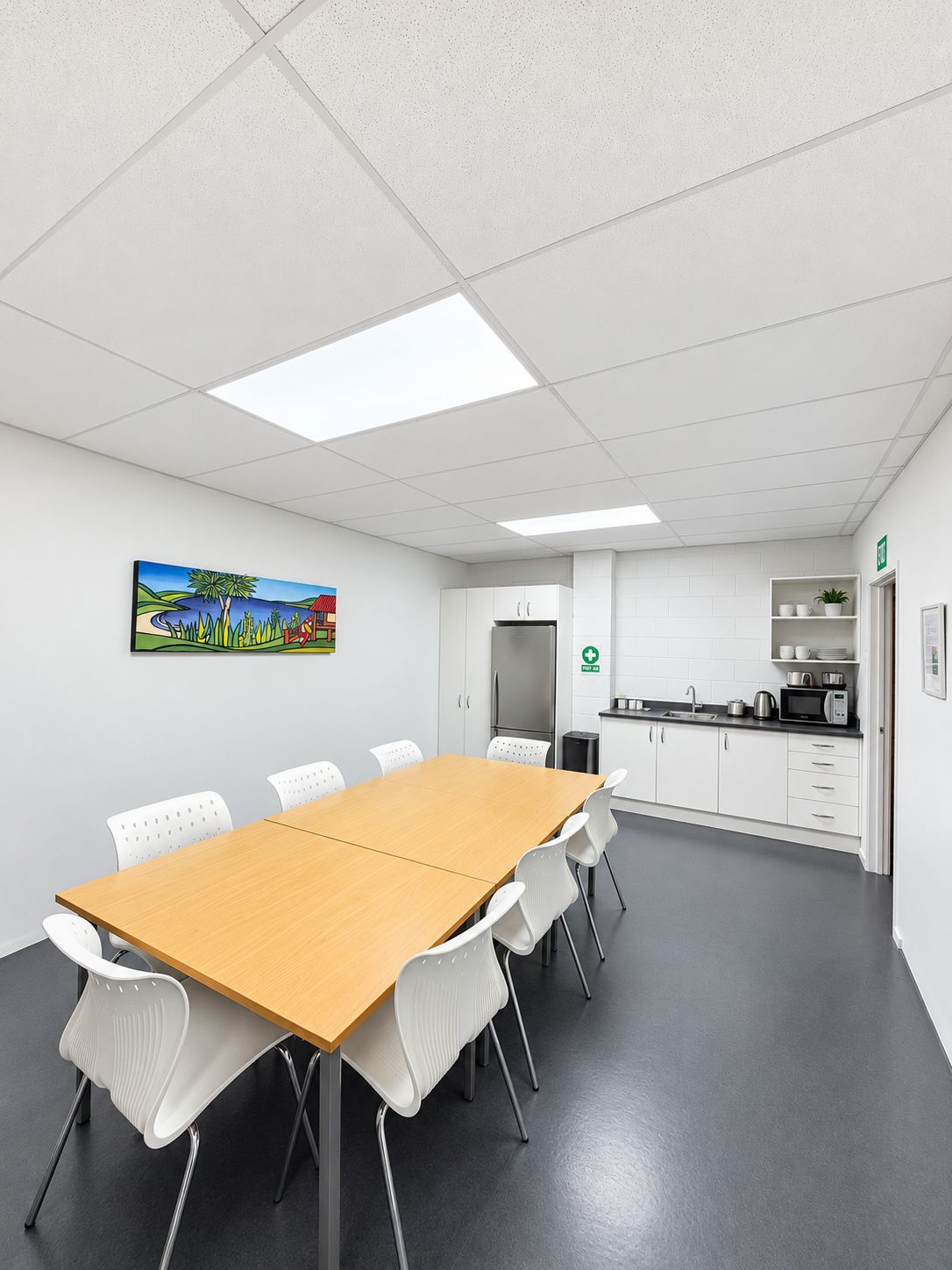 Communal Kitchen and Dining Lounge
